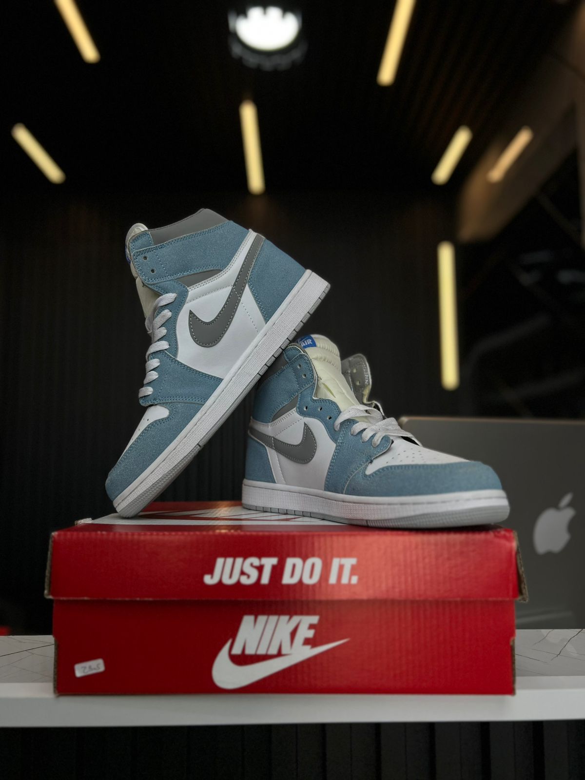 NK JRDN 1 Retro High OG Hyper Royal G5