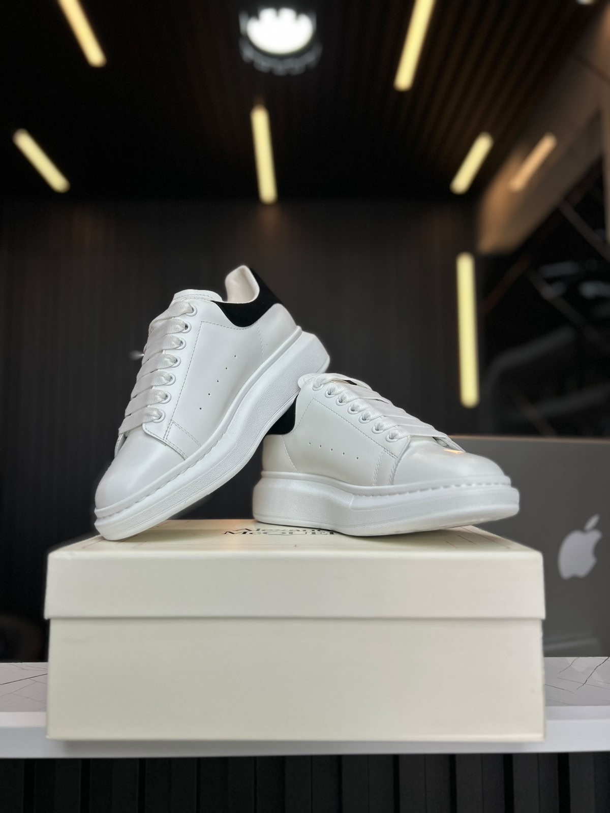 Alexander MC Oversized Blancos con Negro G5